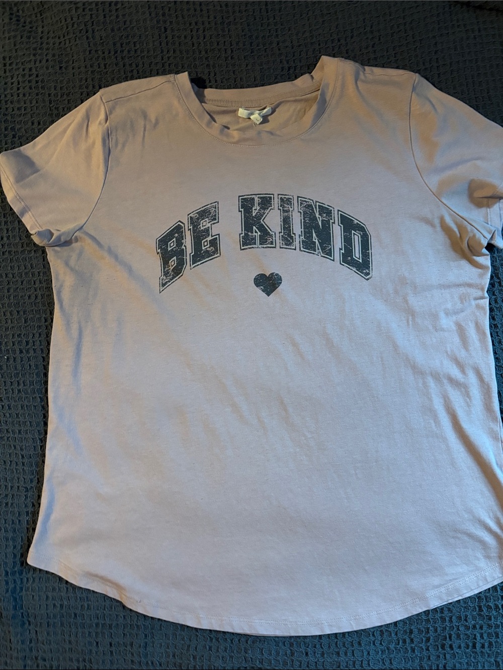 Women’s ' Be Kind ‘ Short Sleeve Tee - Light Lavender Pink